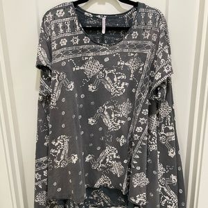 MAGNOLIA PEARL Cap Sleeve Tigers & Turtles Print Tee/Tunic OS